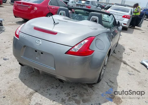 2010 Nissan 370Z Touring z USA, uszkodzony, nr VIN JN1AZ4FH4AM302516